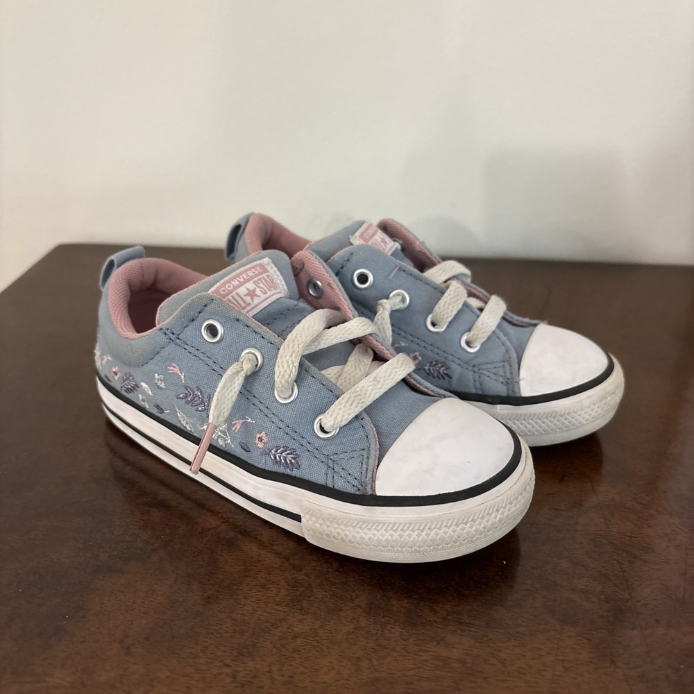 Converse Youth‎ Size 9 Chuck Taylor All Star Low Tops Blue W Flower Embroidery